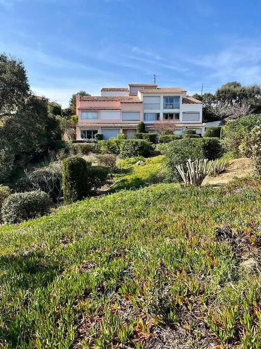 Miroir De La Mer, Appartement Vue Mer Pied Dans L Eau 0*, Fréjus